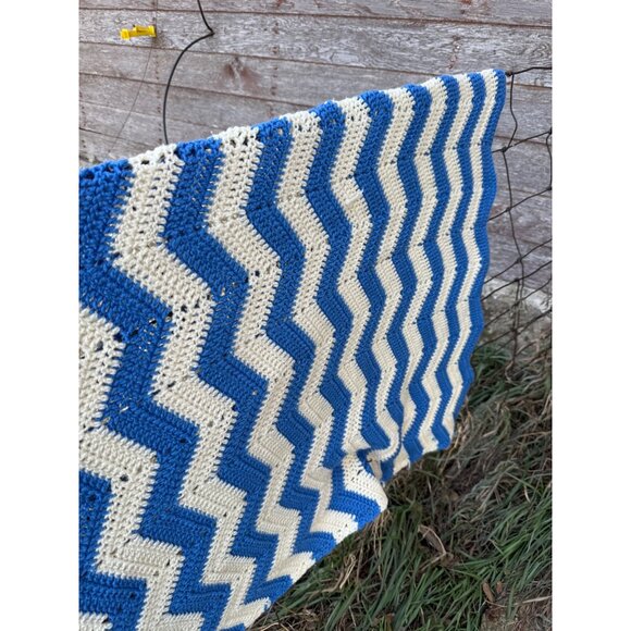 Vintage 70's Blue and White Stripe Chevron Acrylic yarn Crochet Afghan - Picture 7 of 10